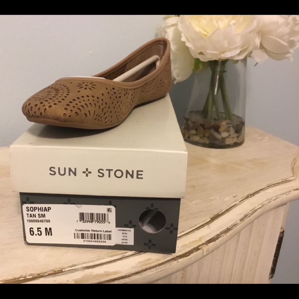 Sun Stone Sophia Perforated Flats..size 6.5